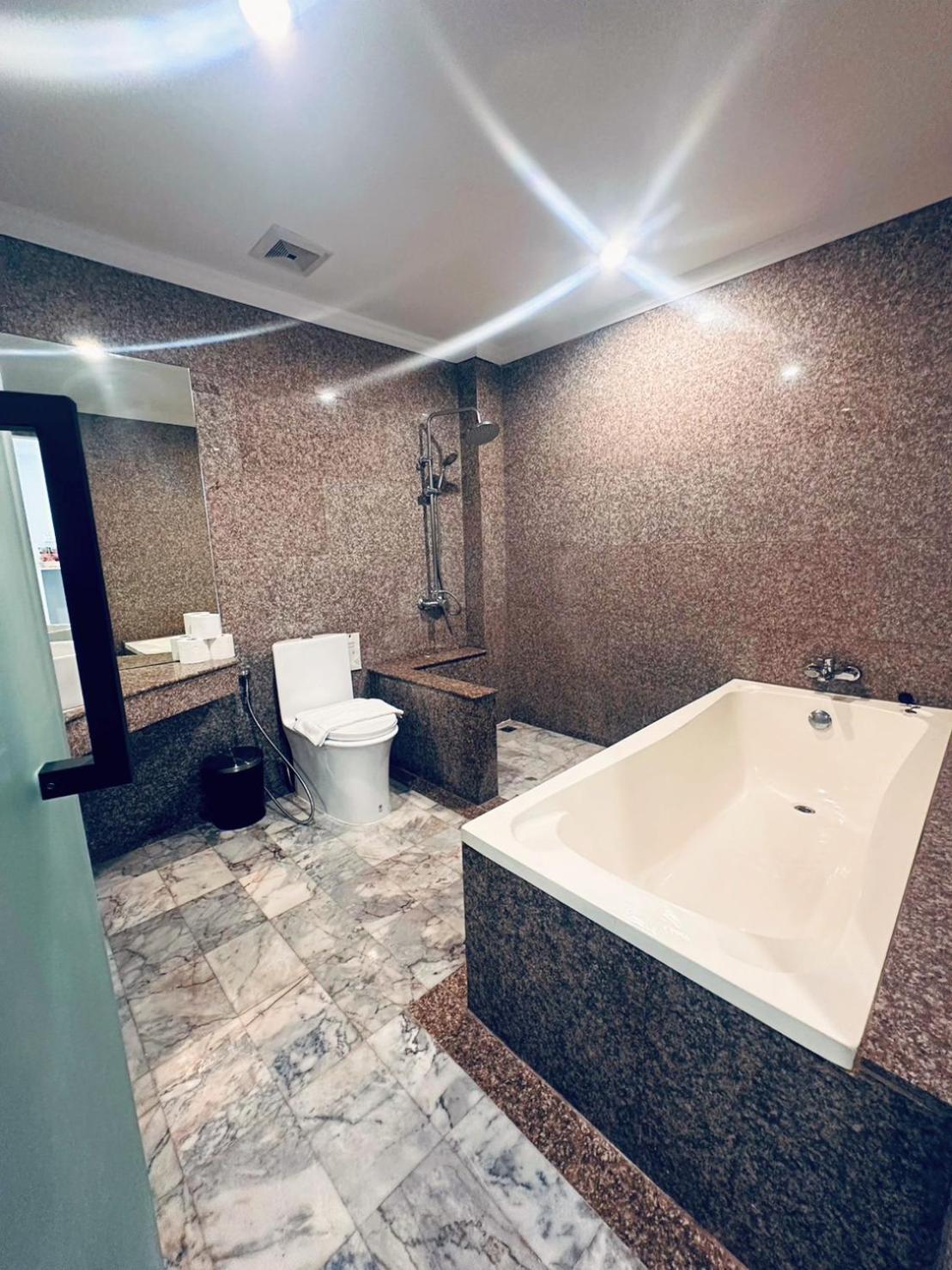 Ocean Pie Phuket - Adult Only Hotel Rawai Buitenkant foto